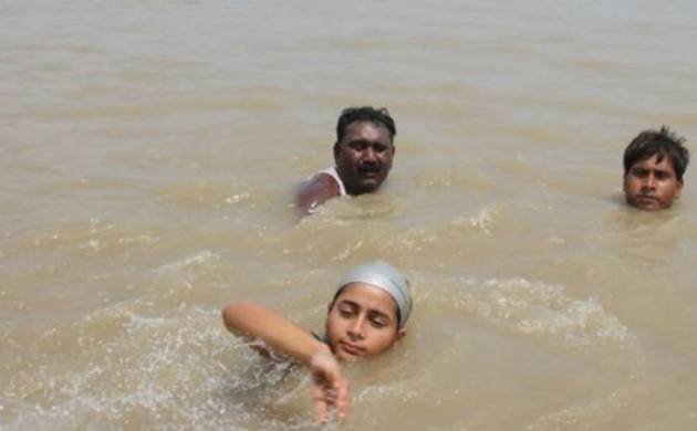 11yroldgirlswimsacrossgangatocover550kms